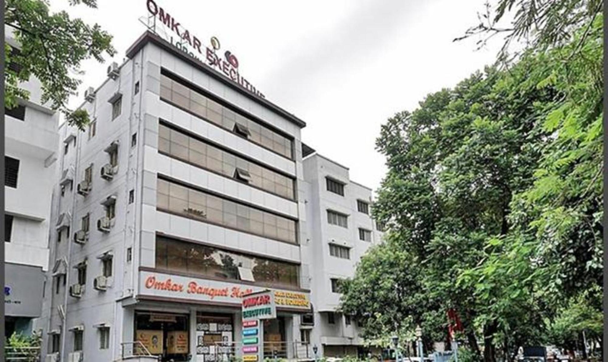 Omkar Executive Hotel Yerandwane Bagian luar foto