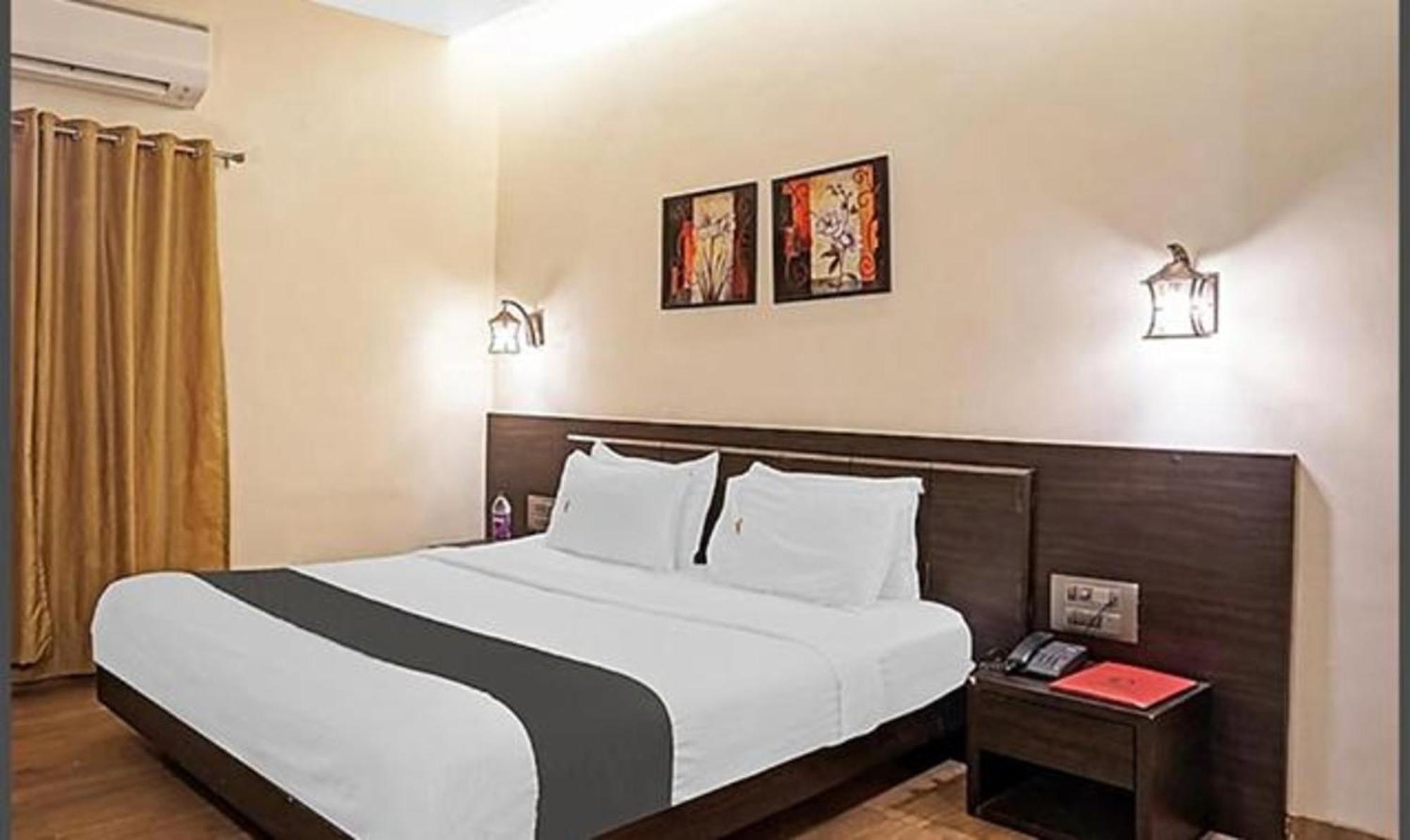 Omkar Executive Hotel Yerandwane Bagian luar foto