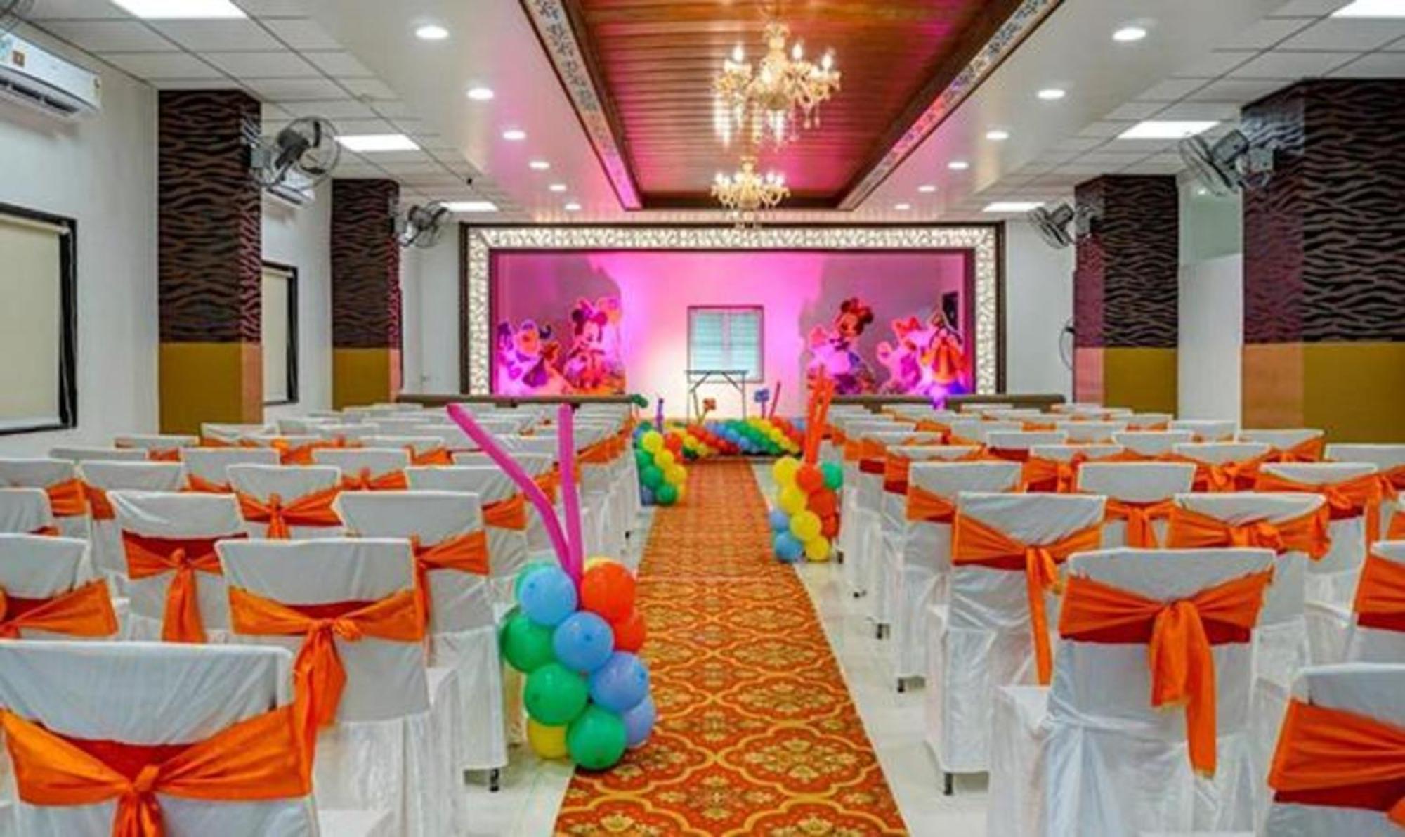 Omkar Executive Hotel Yerandwane Bagian luar foto
