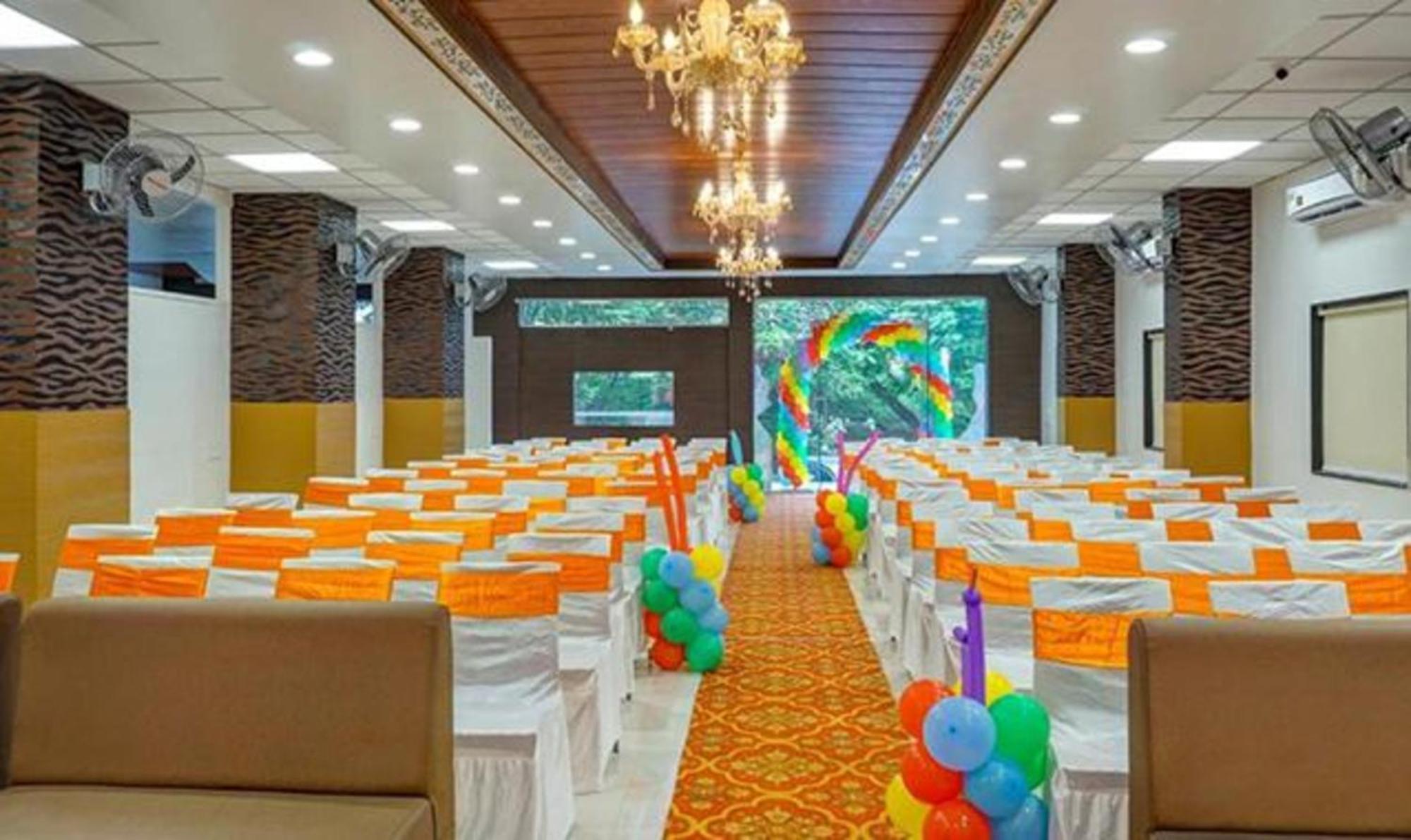 Omkar Executive Hotel Yerandwane Bagian luar foto