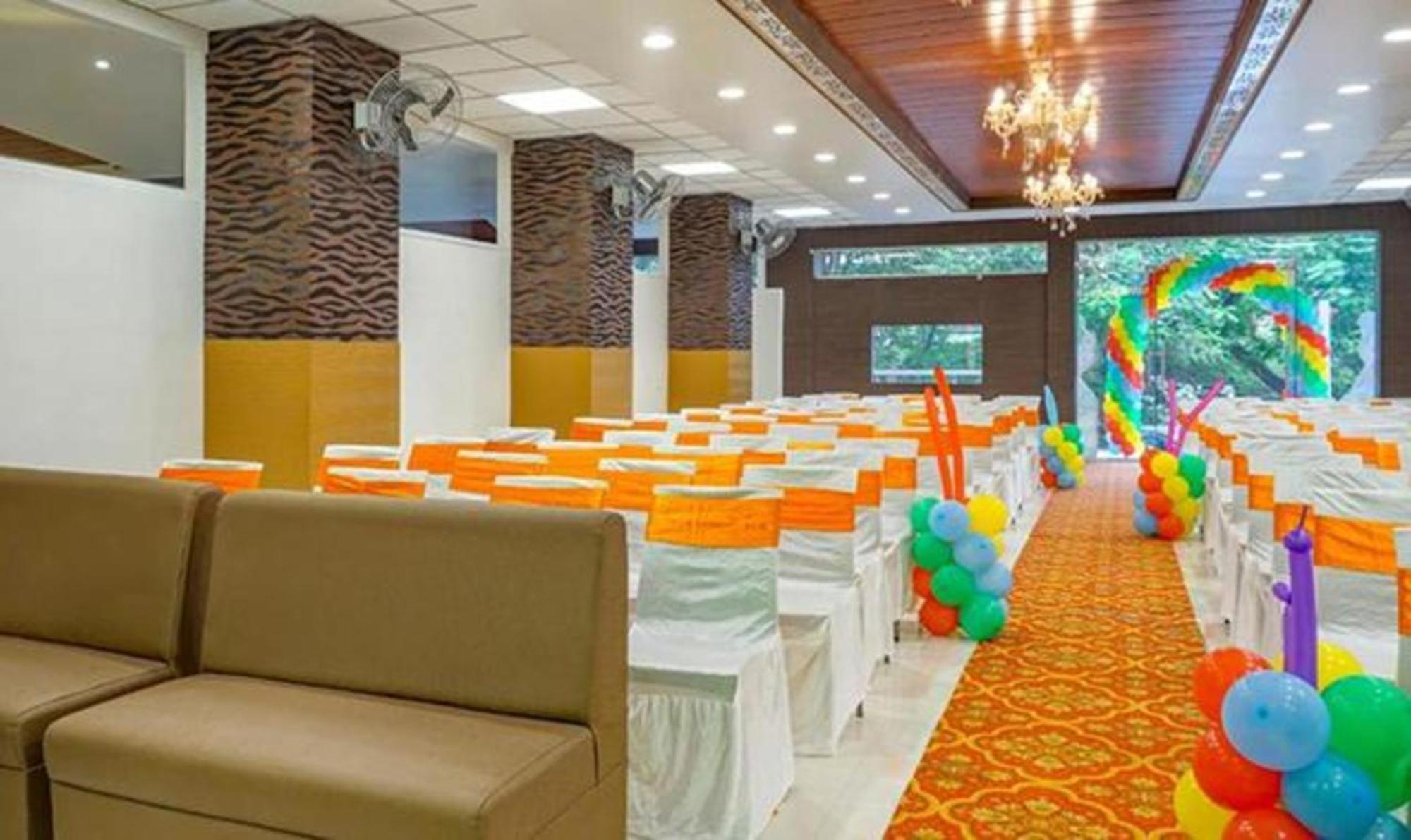 Omkar Executive Hotel Yerandwane Bagian luar foto