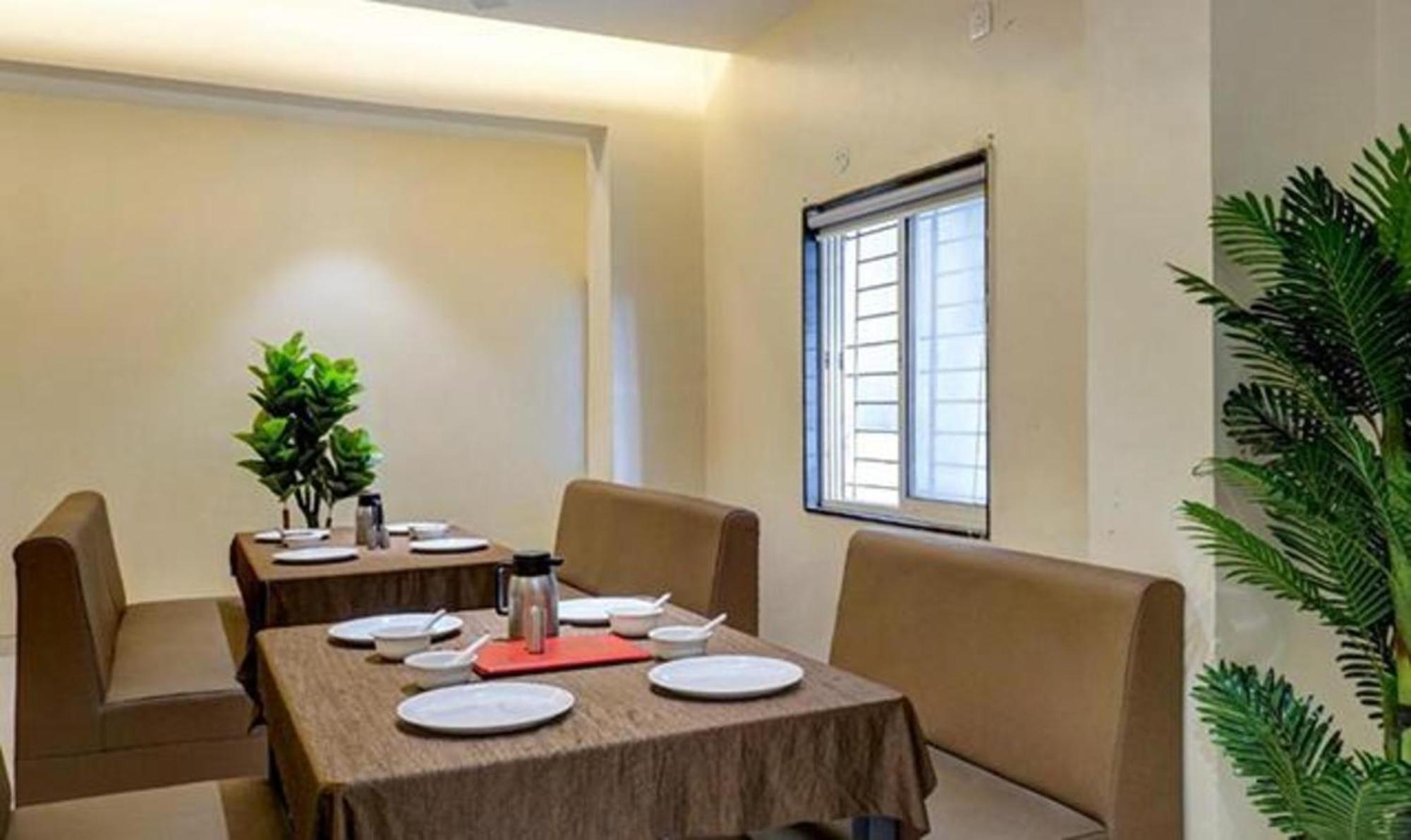 Omkar Executive Hotel Yerandwane Bagian luar foto