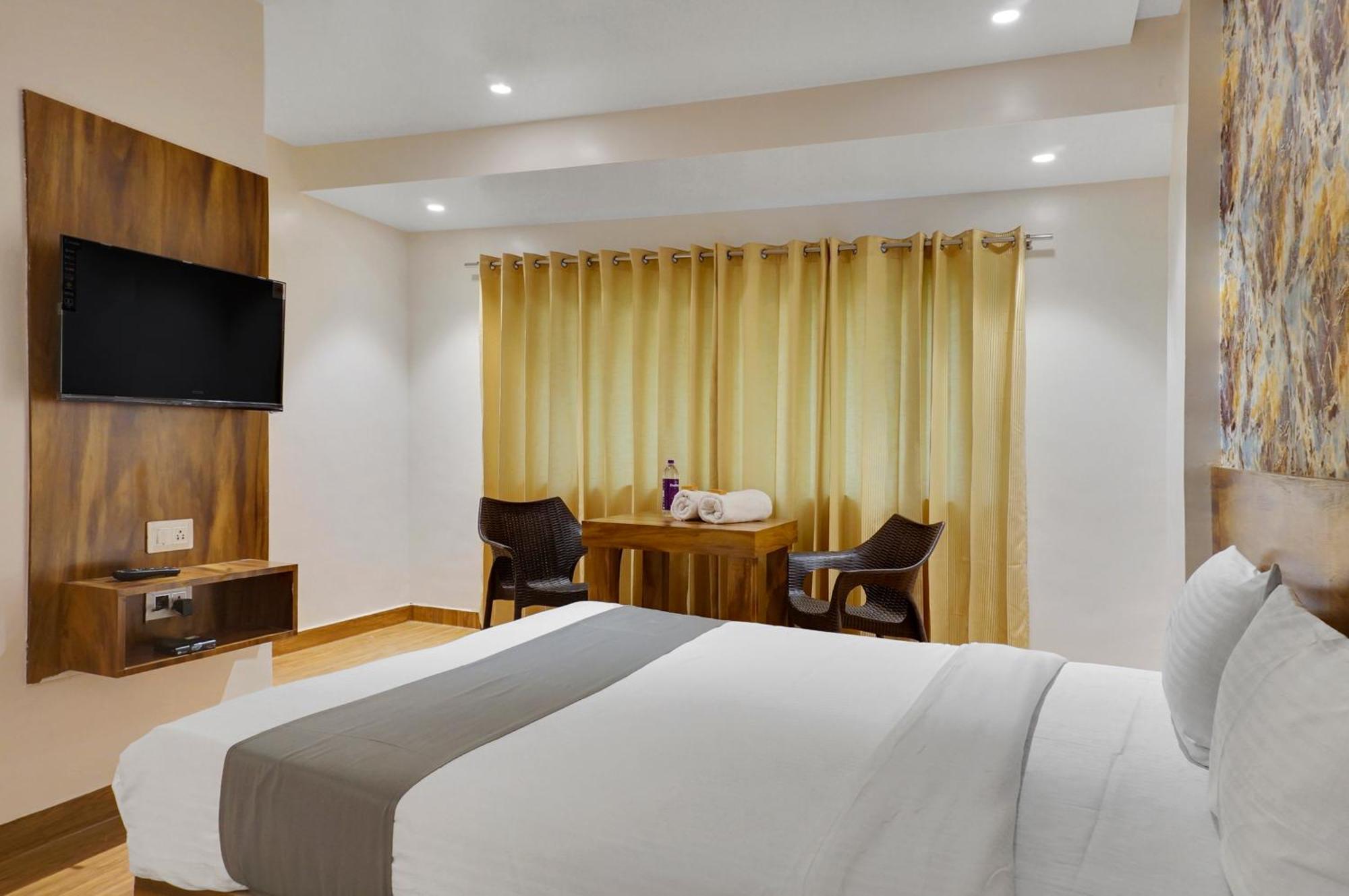 Omkar Executive Hotel Yerandwane Bagian luar foto